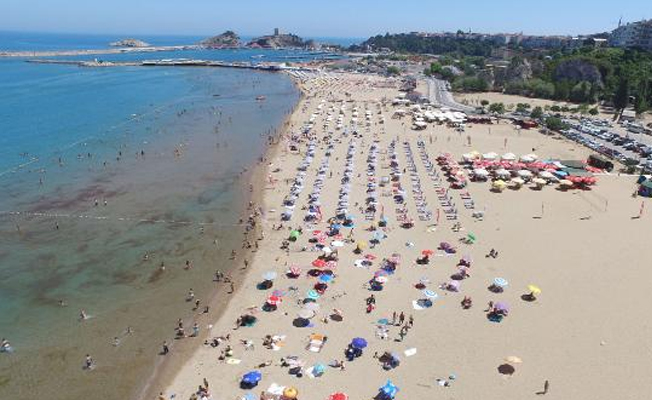 İstanbul'a yakın plajlar doldu taştı