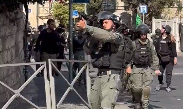 Kudüs'te 'cuma' gerginliği! Mescid-i Aksa ablukaya alındı, biber gazı atıldı