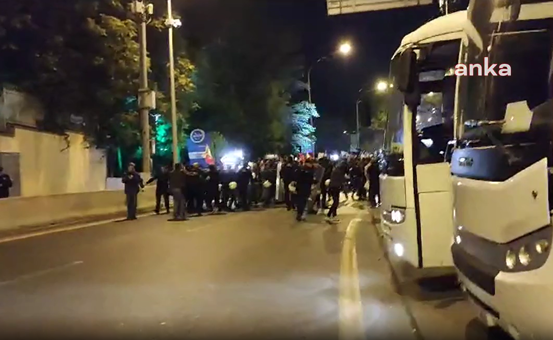 Ankara'daki İsrail Büyükelçiliği konutu önünde hareketli dakikalar! Polis müdahale ediyor