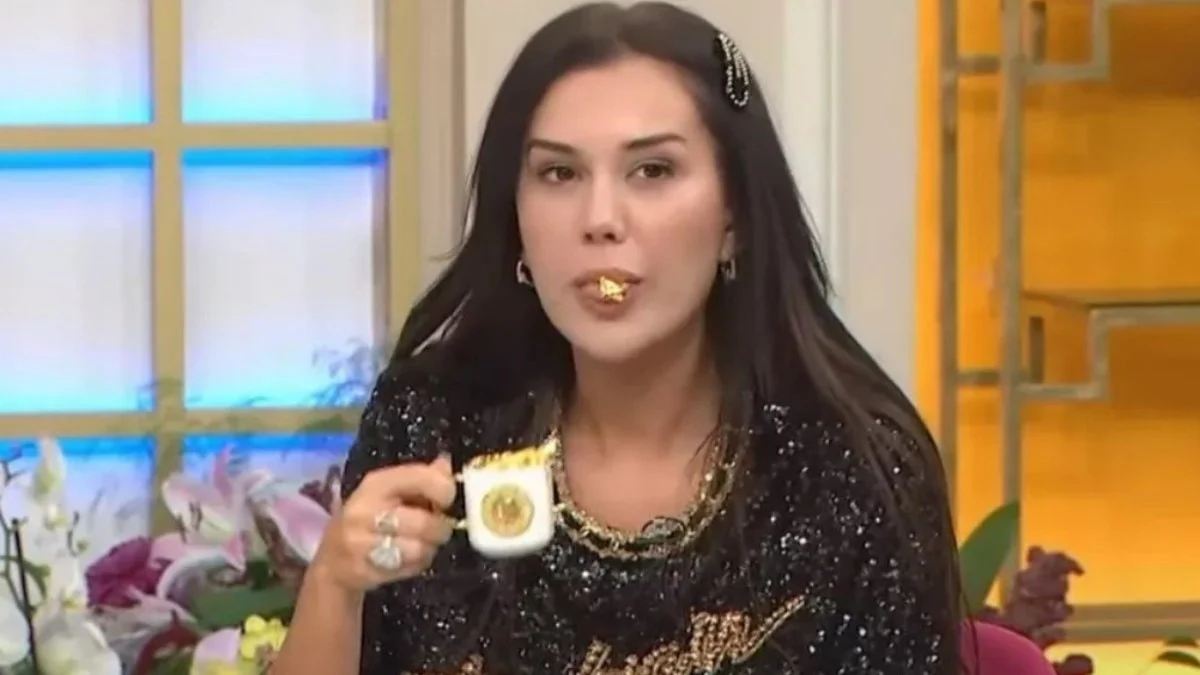 Dilan Polat'ın höpürdettiği altınlı kahve fincanın fiyatı 'yuh' dedirtti! Ağlayarak 'sahte' olduğunu söylemişti