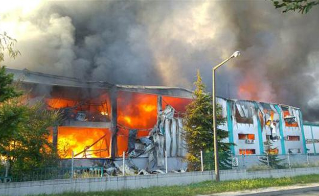 Çerkezköy'de dev matbaa fabrikası cayır cayır