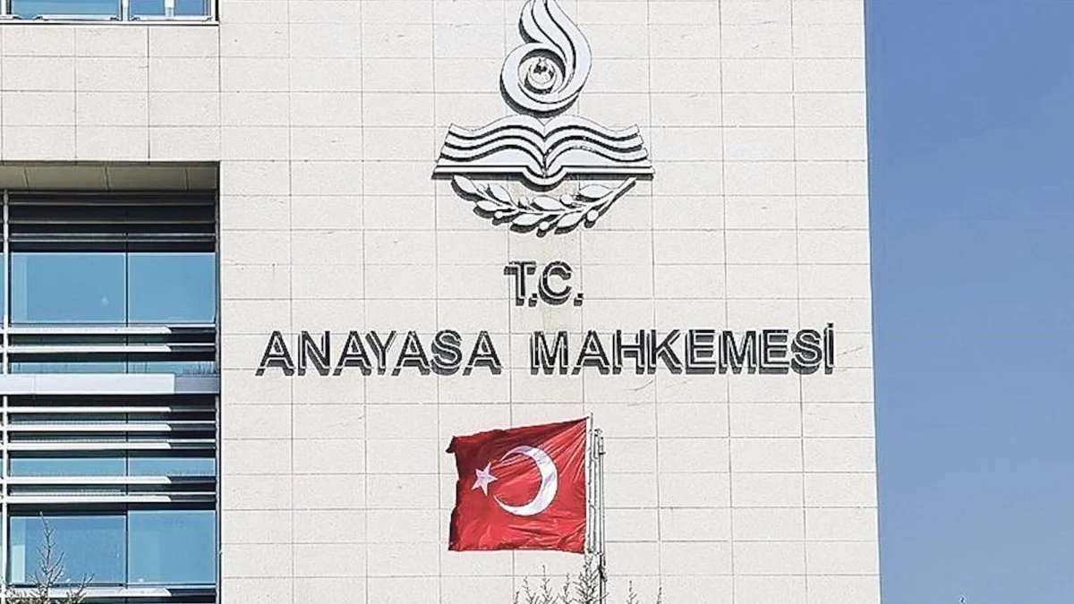AYM, 3 siyasi partinin kapatılmasına karar verdi
