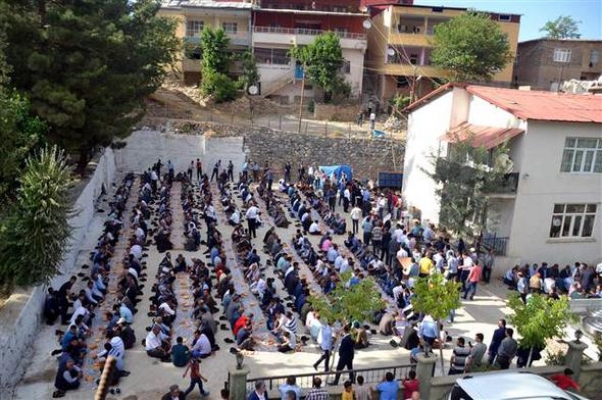 Aşiret düğününde 100 koyun ve 100 bin lira takı