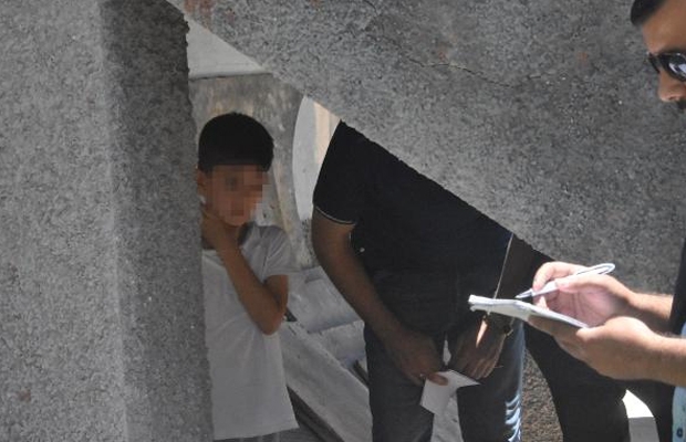 Bahçede bulduğu tabancayla oynayan çocuk, kuzenini yaraladı