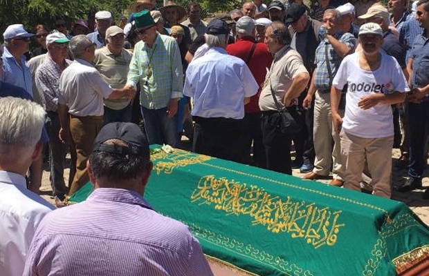Deniz Gezmiş'in avukatlarından Şakir Keçeli, Çilehane’de defnedildi