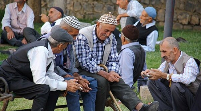 Çalışan emekliyi çıldırtacak '5 bin liralık ikramiye' Meclis'te kabul edildi