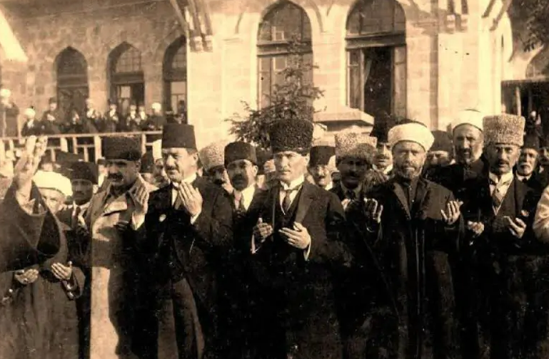Diyanet, Cumhuriyet'in 100. yılında da kayıp! Cuma hutbesinde Atatürk'ü yine unuttular