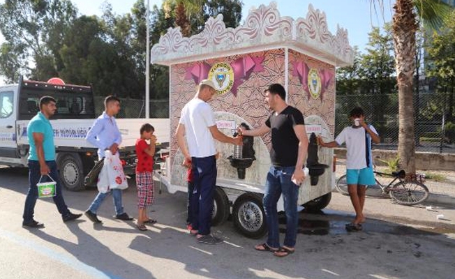 Sıcaktan bunalanlara soğuk içecek ikramı!