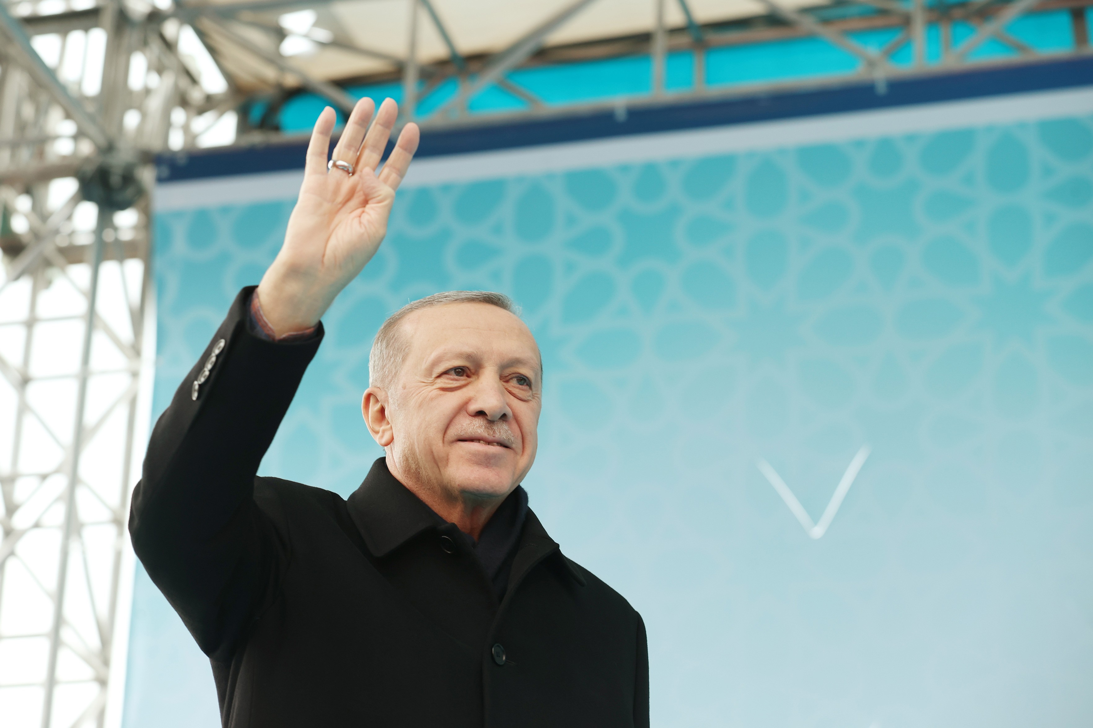 İktidarın dış politikası bir o tarafa bir bu tarafa yatıyor! Rabianın parmakları nasıl 'kırıldı'?