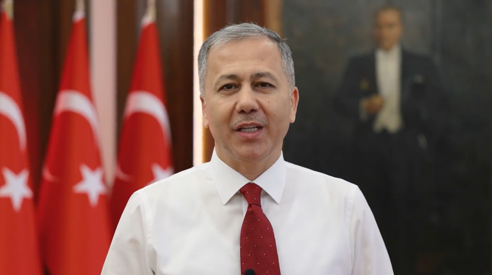 CHP'li isim, Ali Yerlikaya'yı öven muhalifleri uyardı: "Hepsi üzerlerine ne düşüyorsa onu yapan kurşun askerler"