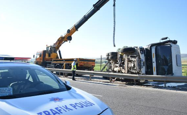 Beton mikseri devrildi!