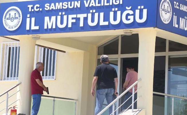 Müftülük binasına giren kişi polislere baltayla saldırdı!