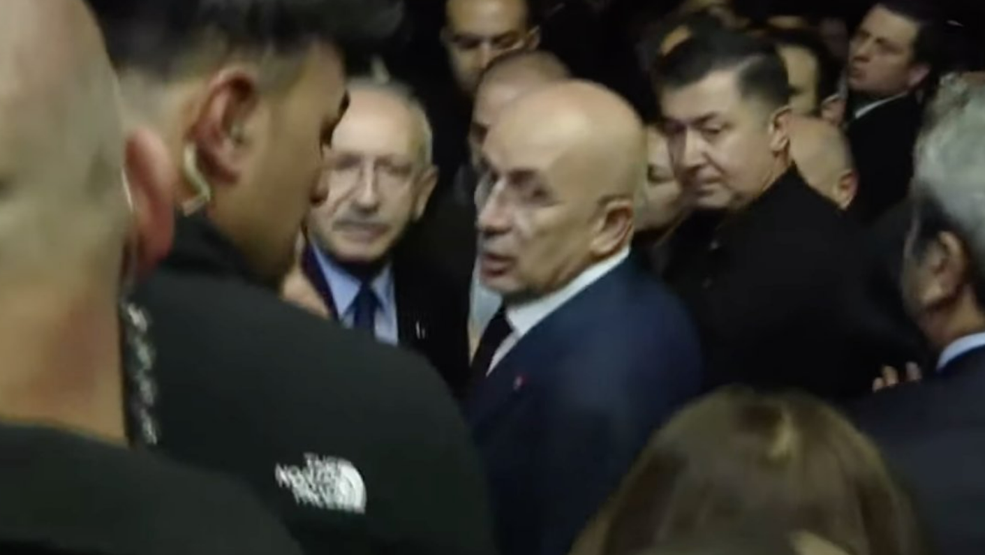 Kemal Kılıçdaroğlu kurultay salonundan ayrıldı