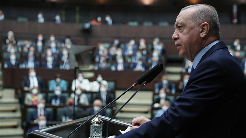 İYİ Parti'den istifa etmişti! AKP'ye katıldı, rozetini Erdoğan taktı