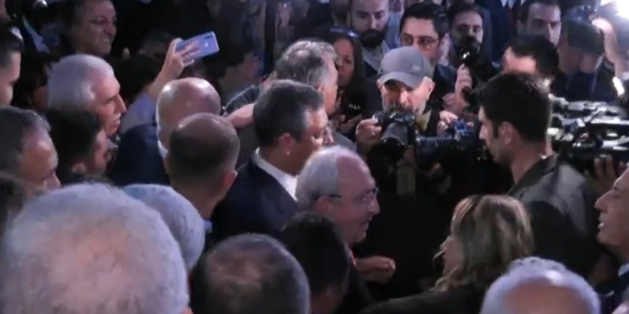 Kılıçdaroğlu, koltuğunu Özgür Özel'e devretti! CHP Genel Merkezi'nde tarihi anlar