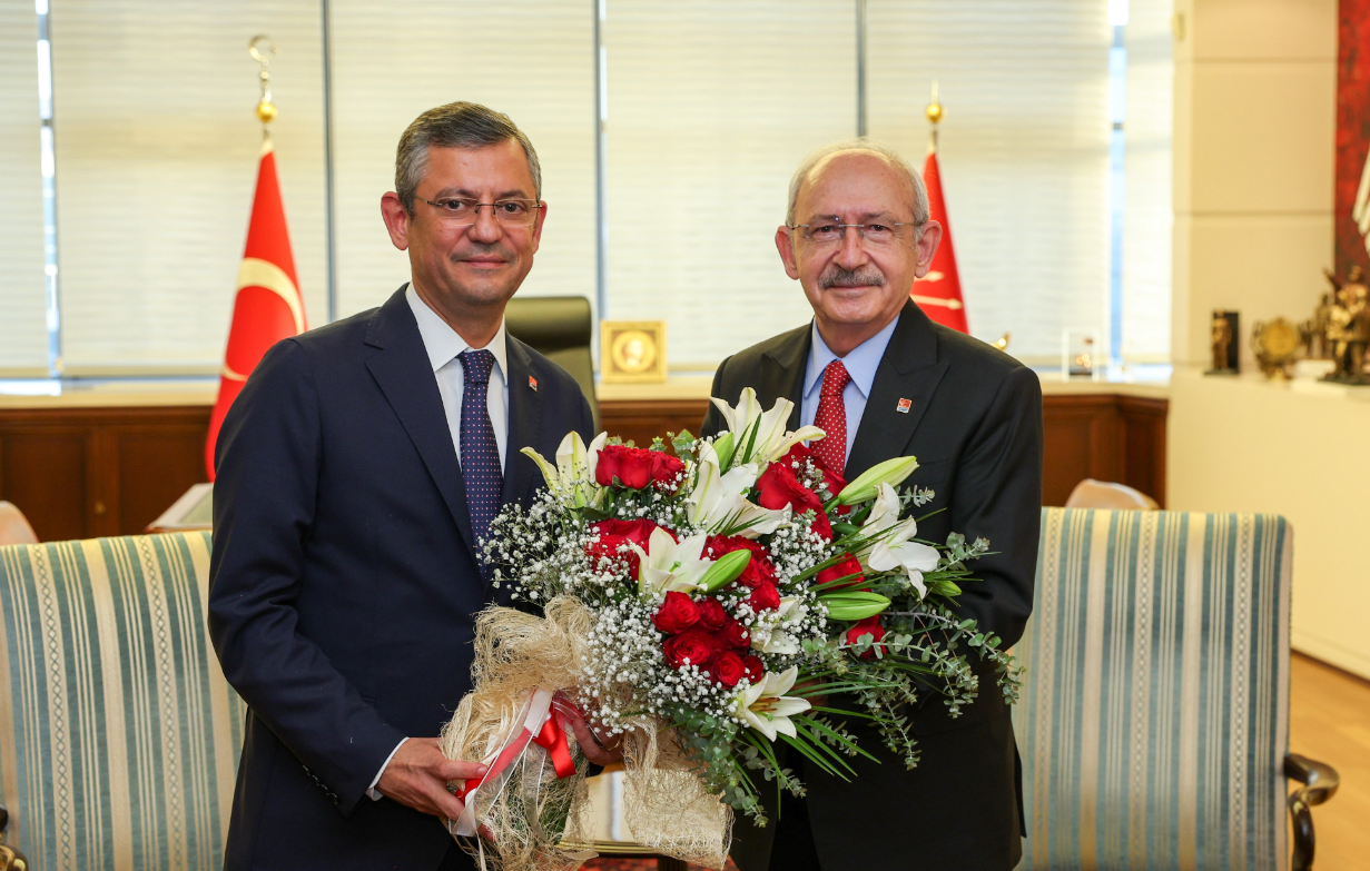 CHP'den devirteslim törenine dair ilk kareler! Özgür Özel göreve başladı