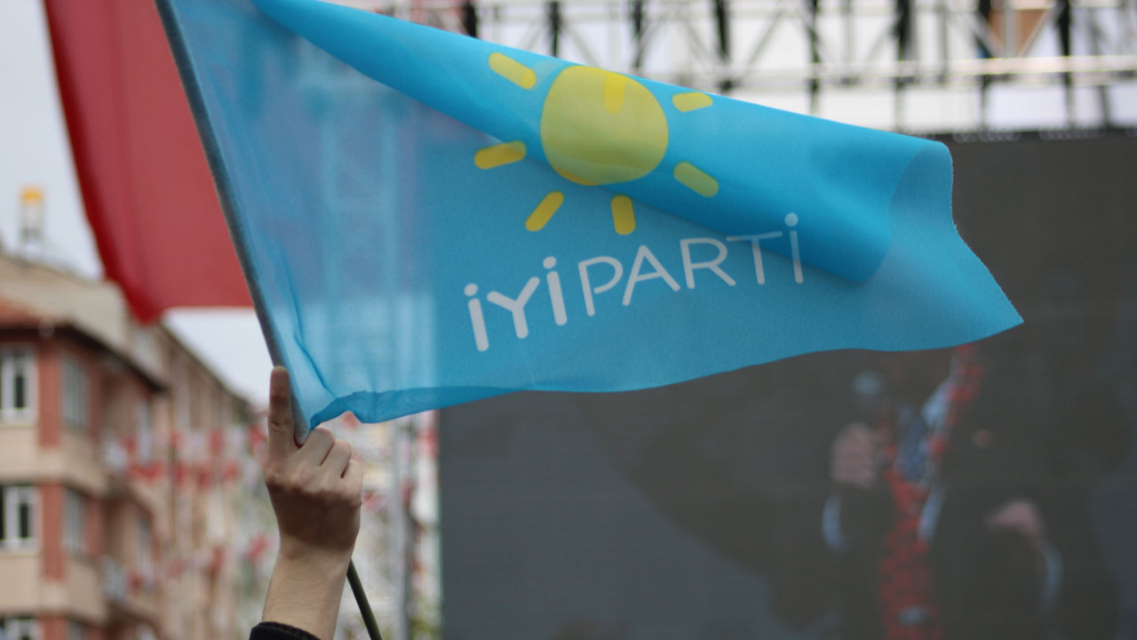 İYİ Parti'de peş peşe istifalar! O da ayrıldı