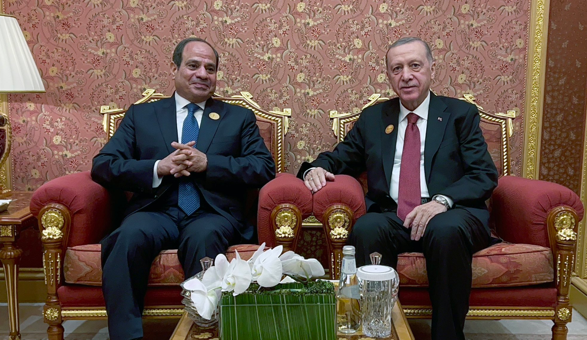 Erdoğan'dan Sisi'ye övgü dolu sözler