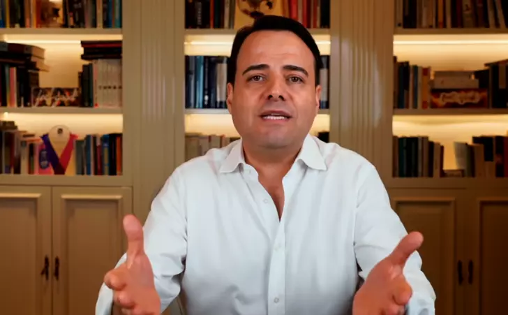 Özgür Demirtaş 'beni seviyorsanız uzak durun' diyerek uyardı