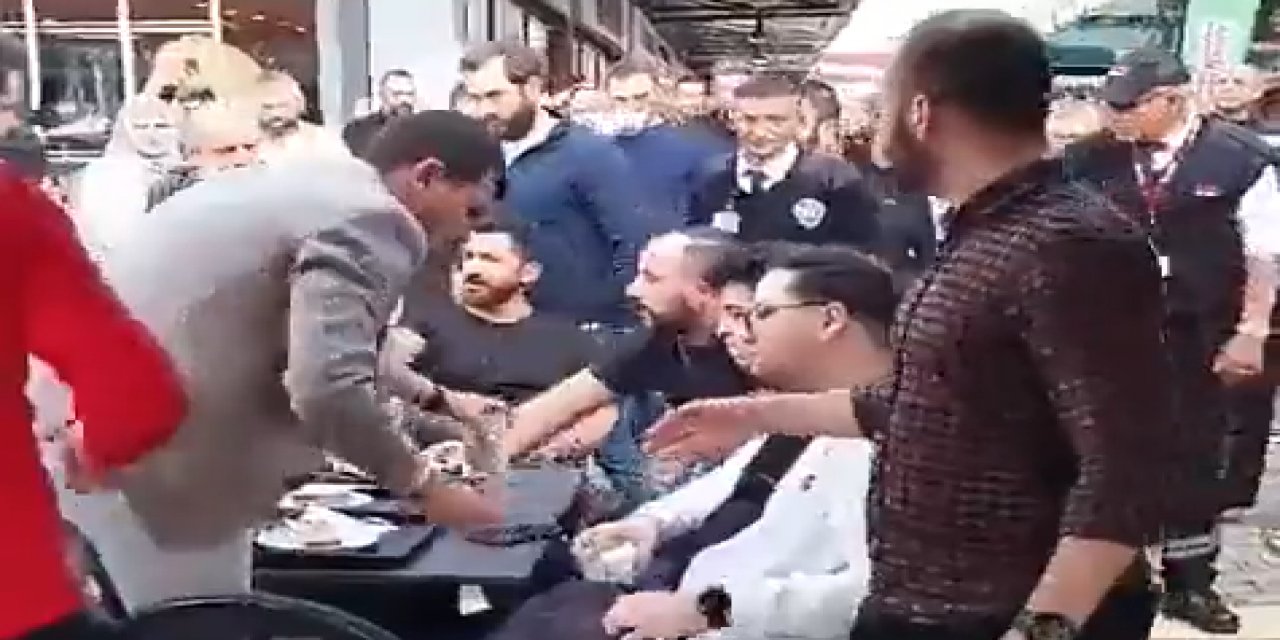 İzmit'te Starbucks'ta oturan vatandaşların kahvelerini dökenler hakkında işlem başlatıldı