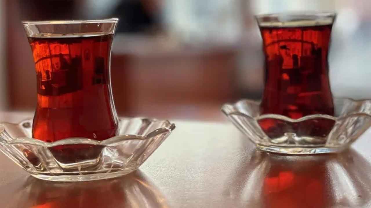 Çay tiryakilerine kötü haber! Çaya yine zam geldi! İşte zam sonrası çay fiyatları...