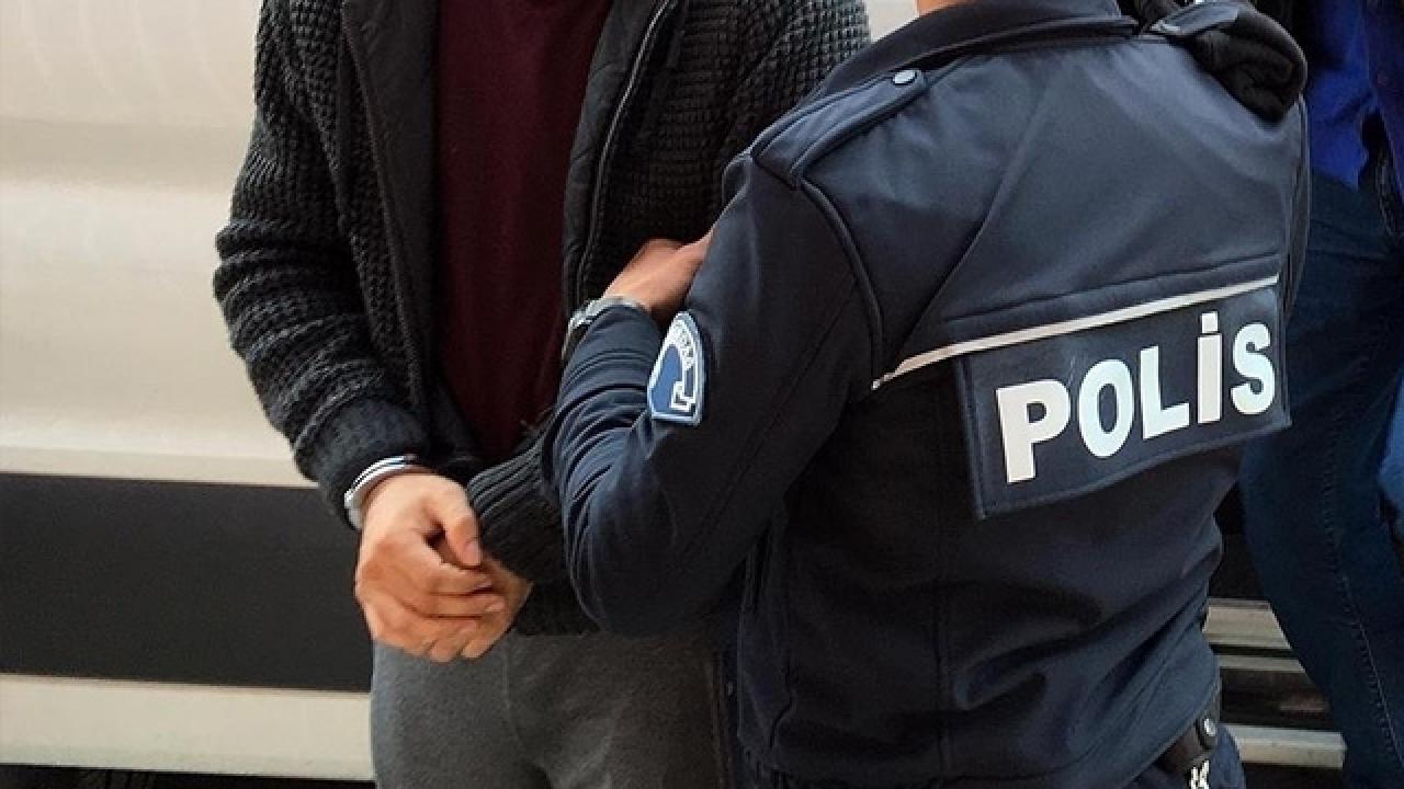 Türkiye'de vatandaşlık peşinde olan Güney Koreli iki kişi, polis tarafından dolandırıldı