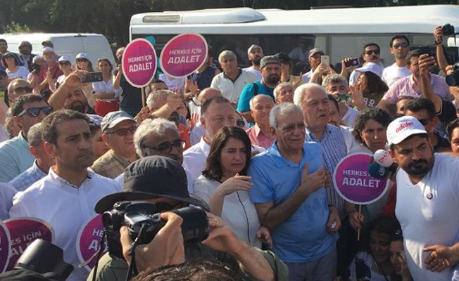 Adalet Yürüyüşü'ne katılan Ahmet Türk'ten açıklama geldi
