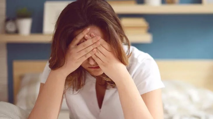 Kendinizi hep mutsuz hissediyorsanız dikkat! Bu vitaminin eksikliği depresyona neden oluyor