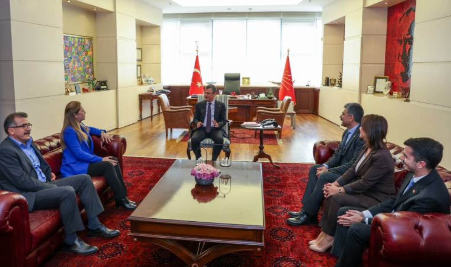 Özgür Özel, DİSK Genel Başkanı Arzu Çerkezoğlu ile görüştü