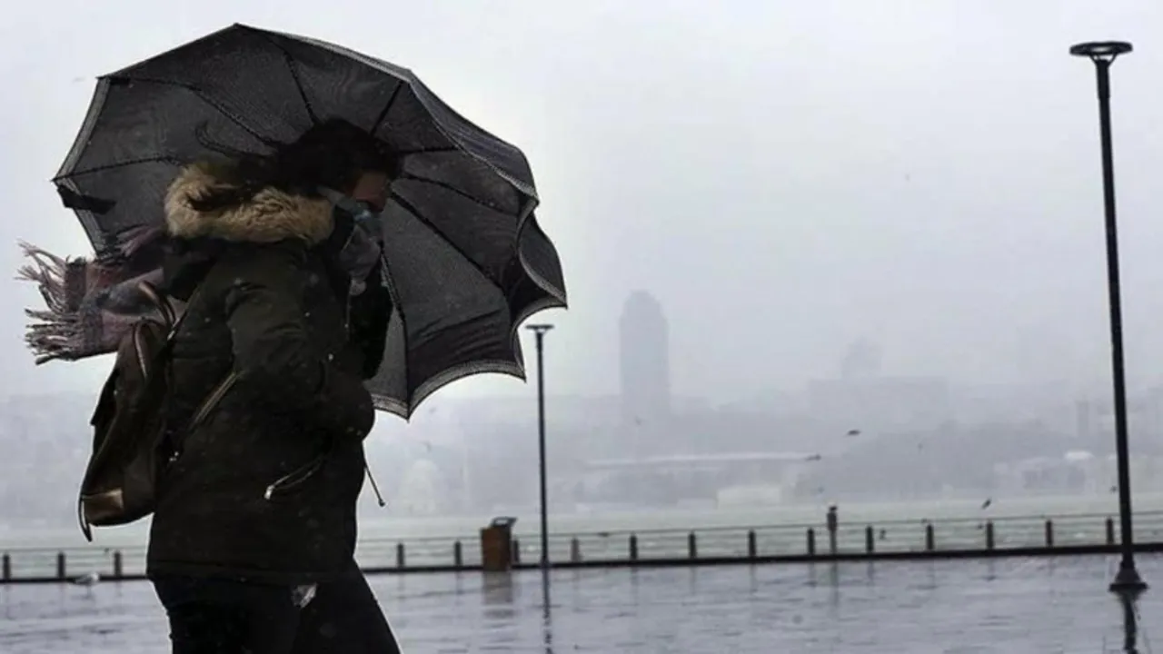 Meteoroloji'den şiddetli yağış ve fırtına uyarısı! Saat verip uyardılar