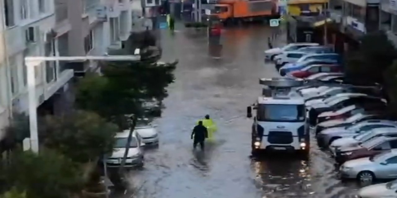 İzmir su altında kaldı