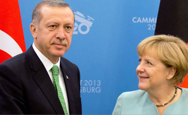 Merkel'den flaş açıklama: Türkiye'nin AB'ye tam üyeliğini reddediyoruz