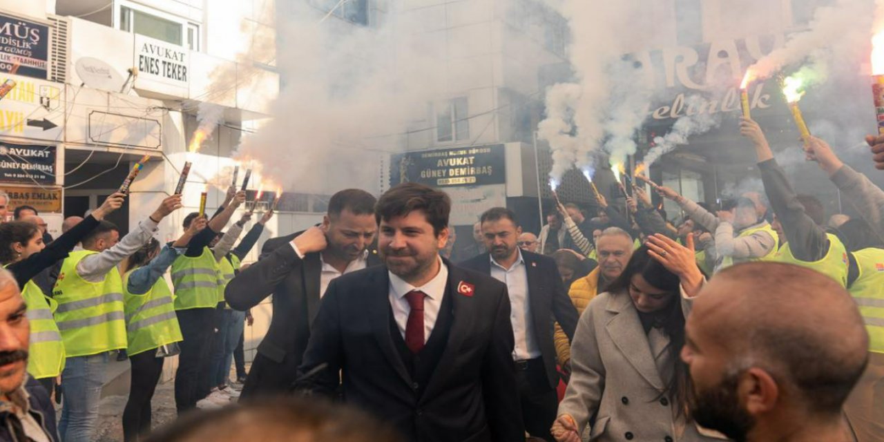 Tarsus'ta genç isim aday adaylığını ilan etti