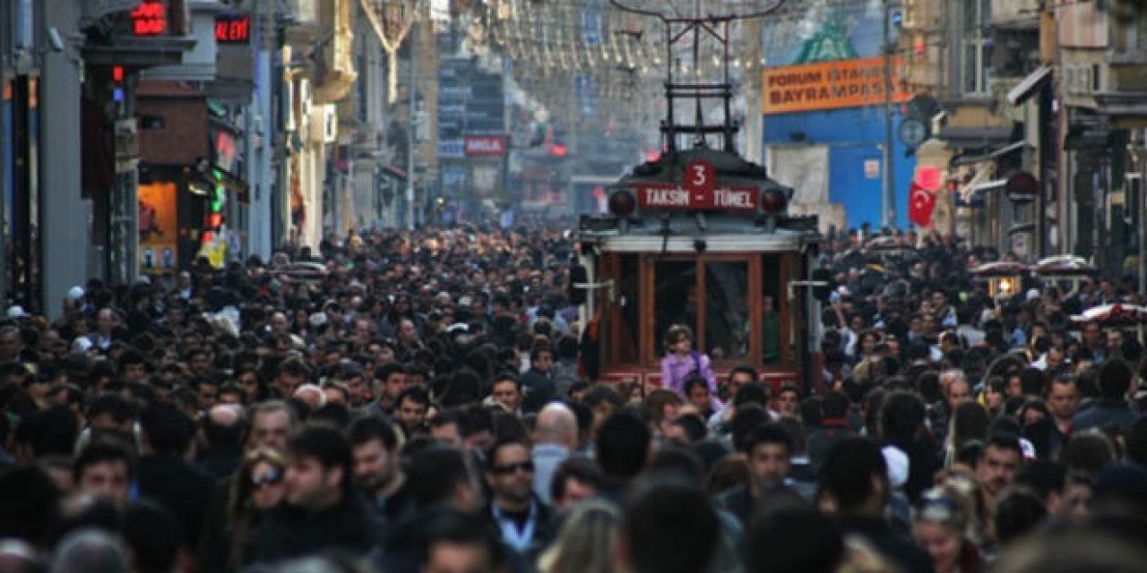 Türkiye'nin en kalabalık ilçesi belli oldu! 57 şehri sollayan ilçe hangisi?