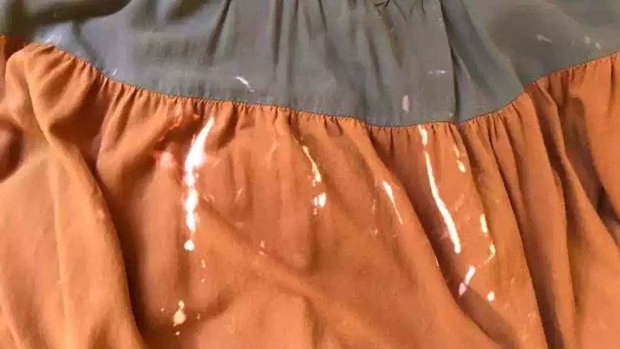 Çamaşır suyu lekesini tek karışımla yok edin! Artık kıyafetler çöpe gitmeyecek!