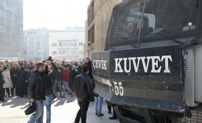 Vali açıkladı: 1 ay boyunca gösteri ve yürüyüşler yasak