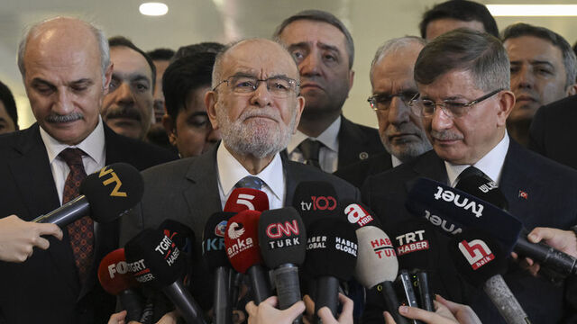 Saadet Partisi lideri Temel Karamollaoğlu'ndan CHP ve Özgür Özel'e 'grup' teşekkürü
