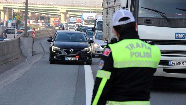 Trafikte bunu yapan yandı! Araçları trafikten men edilecek