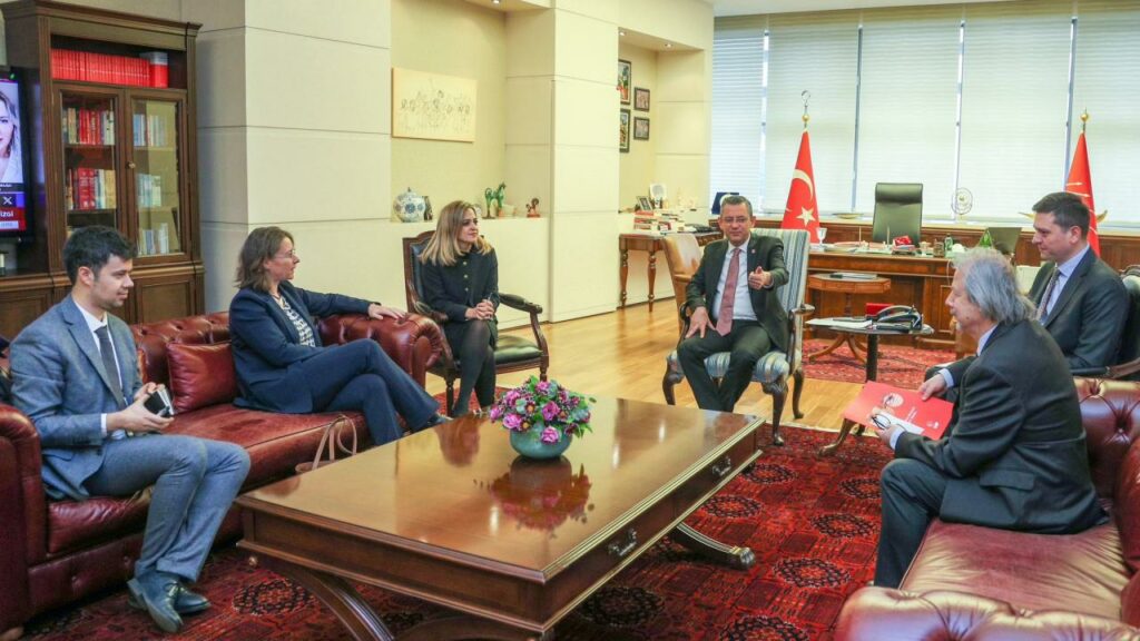 Özgür Özel, Fransa’nın Ankara Büyükelçisi Dumont’la bir araya geldi