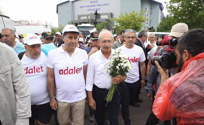 Adalet Yürüyüşü'ne 'Karşıyaka' dopingi