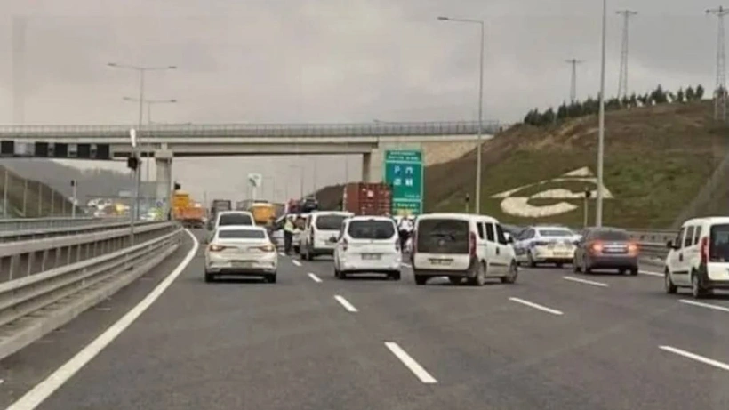 Kuzey Marmara Otoyolu’nda bir şahıs, TIR şoförünü rehin aldı