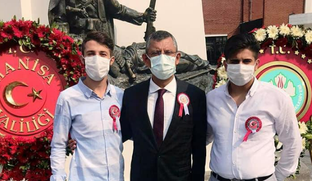 Özgür Özel, şehit Er Enis Budak ile fotoğrafını paylaştı: "Kahroldum"