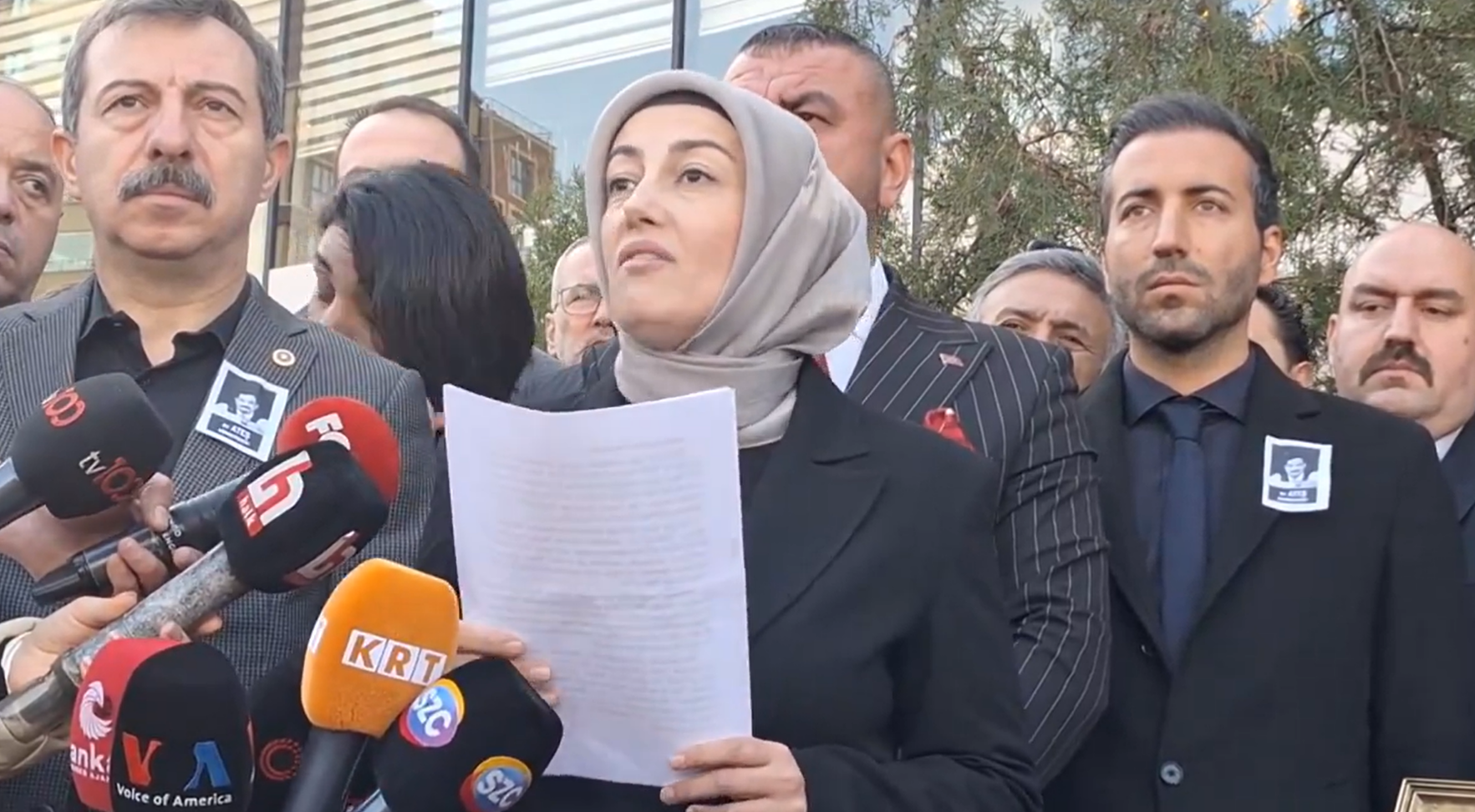 Ayşe Ateş, eşi Sinan Ateş'in vurulduğu yerde açıklama yaptı