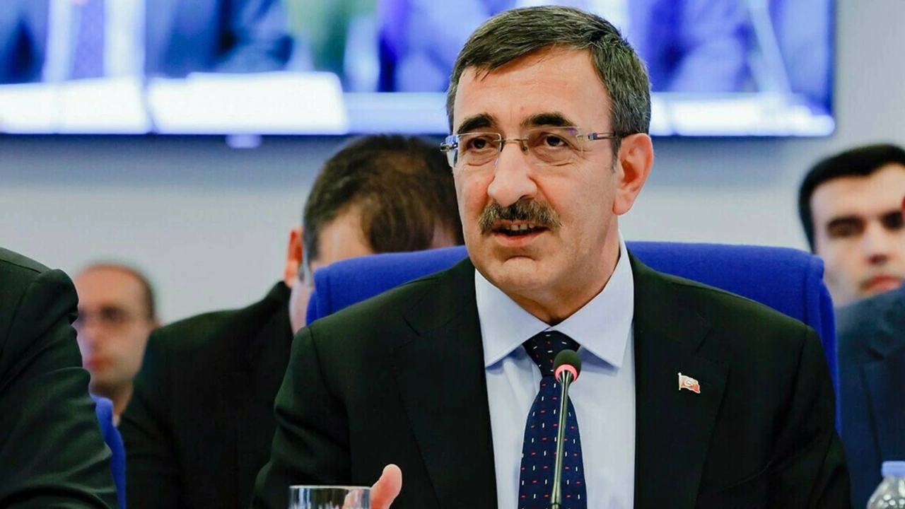 Cumhurbaşkanı Yardımcısı Yılmaz, memur ve emekli maaşlarına zam için oran verdi
