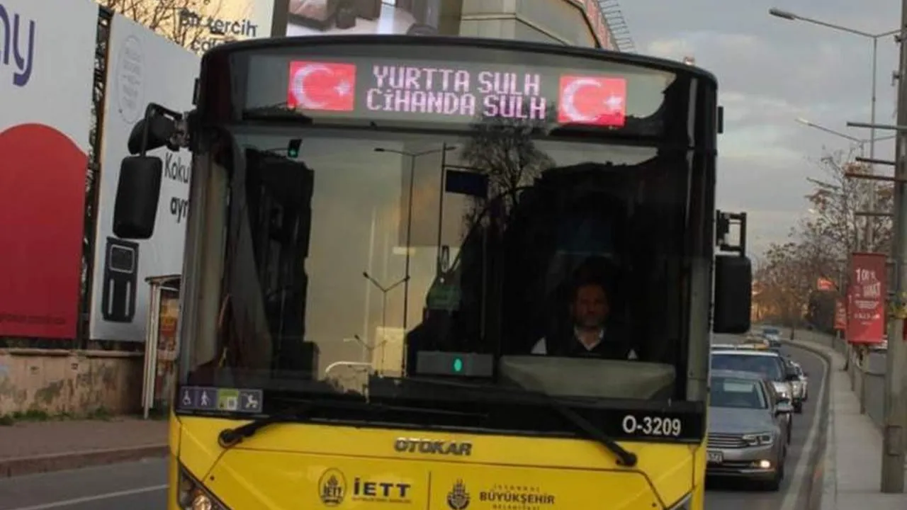 İETT otobüsleri “Yurtta sulh, cihanda sulh” yazısıyla yollara çıktı