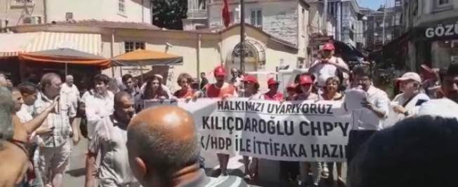 Adalet Yürüyüşü'nü protesto ederken yuhalandılar!