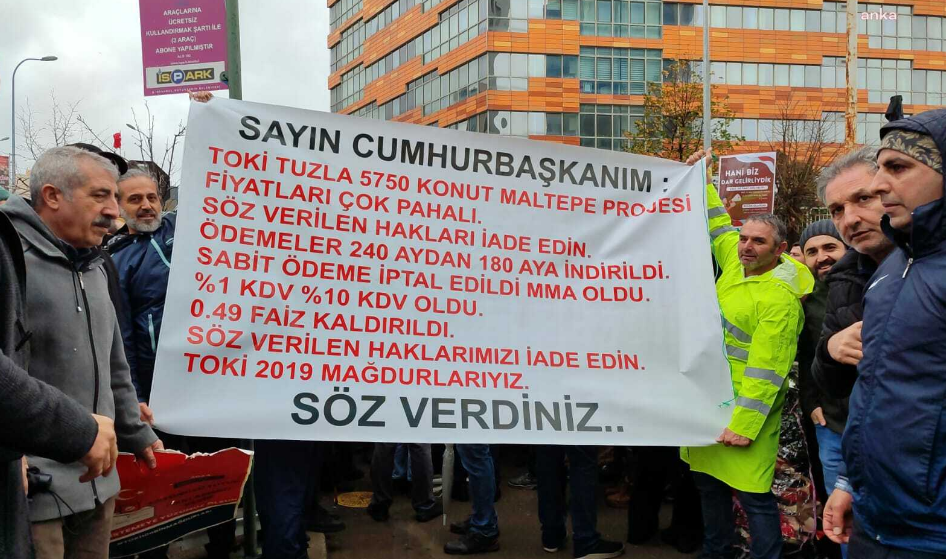 TOKİ mağdurları İstanbul’da eylem yaptı! Murat Kurum'a vaadini hatırlattılar