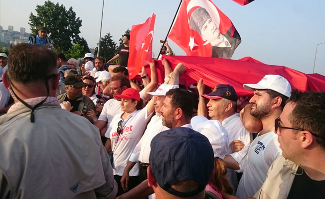 AKP anketinden 'Adalet Yürüyüşü'ne destek çıktı!