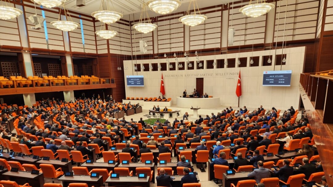 MHP'den CHP'nin olağanüstü toplantı çağrısına dikkat çeken yorum