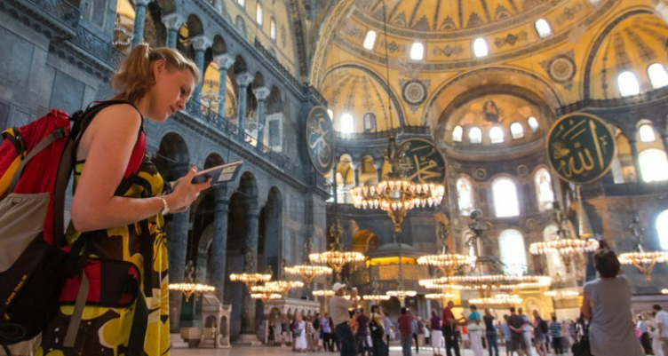 Ayasofya'ya gişe geliyor! Turistler için giriş ücreti belli oldu